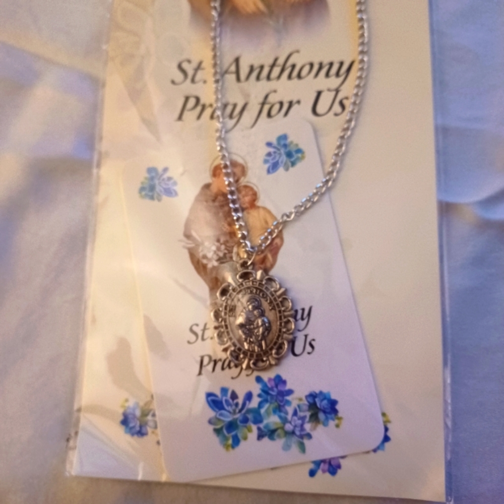 St. Anthony Medallion Necklace Silver and Prayer Card Set NEW